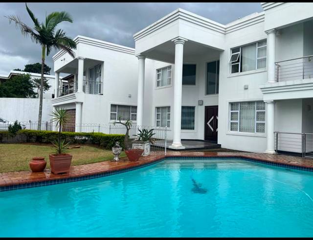 6 BEDROOM HOUSE FOR SALE IN LA LUCIA